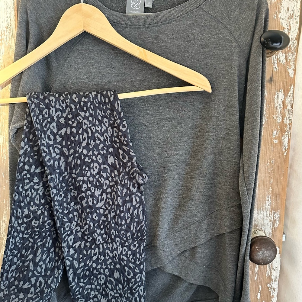 SPANX Leopard Leggings & Gray Sweater (Set)